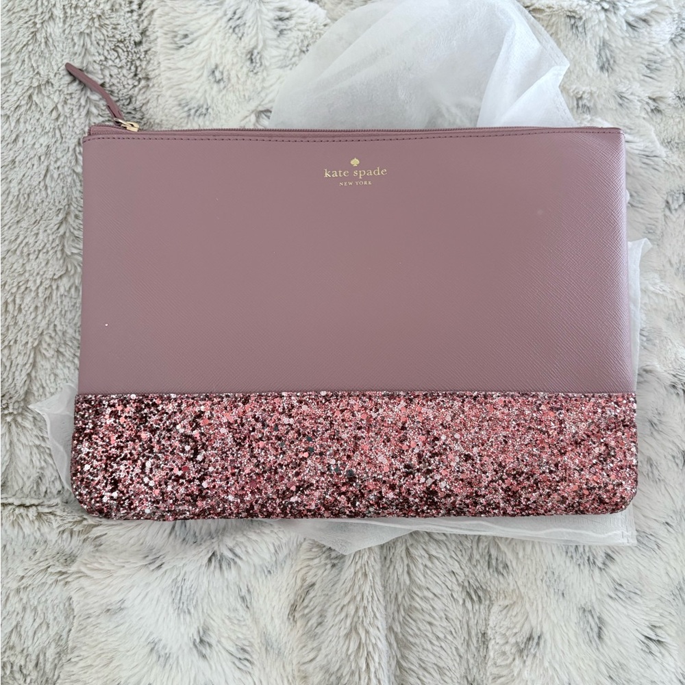 Kate Spade New York Gia Clutch/Pouch in Dusty Peony in Like New  Condition.